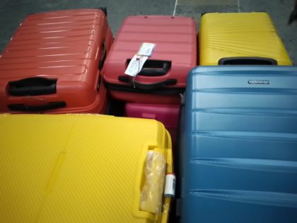 Lote conformado por: 15 Pzas Maletas para viaje