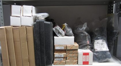 Lote conformado por: 41 Pzas aprox Materiales electricos y electronicos diversos