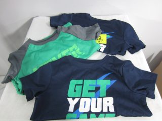 Lote conformado por: 65 pzas aprox mercancia diversa como: Mochilas, peluches, ropa para bebe, charola para cupcake, cortinas blancas, imanes magneticos, mascadas y toalla de mano.