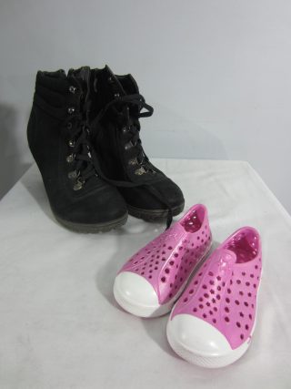 Lote conformado por: 50 pzas aprox mercancia diversa como: playeras, camisa, vestidos, varios calzados y kit limpieza de piscina.