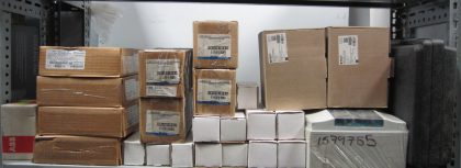 Lote conformado por: 26 Pzas aprox Materiales electricos y electronicos diversos