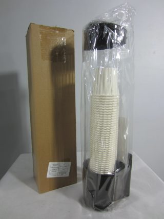 Lote conformado por: 33 pzas aprox mercancia diversa como: Camaras, posavasos para mesa, botellas de plasticos, manguera verde, mochilas, catalogo de ropa de dise�ador y cuerda elastica.