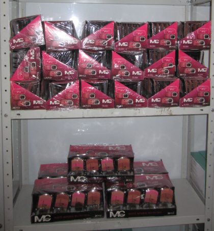 Lote conformado por: 27 Paquetes Maquillaje Trio de Rubores Varios Tonos