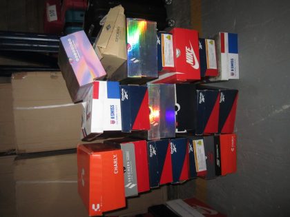 Lote conformado por:  20 Pares Aprox de Tenis Diversos