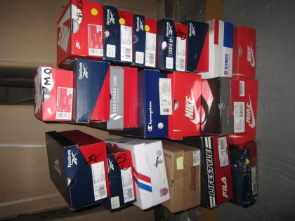 Lote conformado por:  20 Pares Aprox de Tenis Diversos