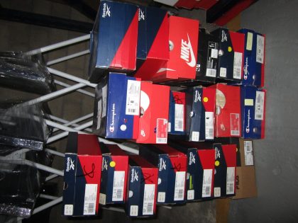 Lote conformado por:  19 Pares Aprox de Tenis Diversos