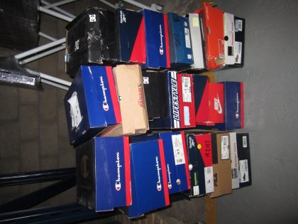 Lote conformado por:  20 Pares Aprox de Tenis Diversos