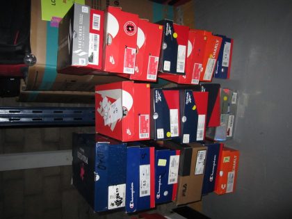 Lote conformado por:  18 Pares Aprox de Tenis Diversos