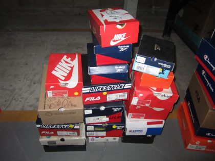 Lote conformado por:  17 Pares Aprox de Tenis Diversos