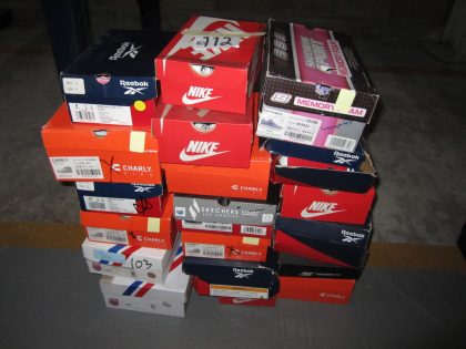 Lote conformado por:  19 Pares Aprox de Tenis Diversos