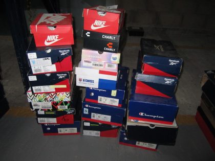 Lote conformado por:  18 Pares Aprox de Tenis Diversos