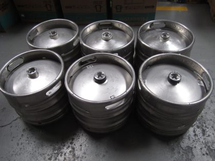 6 PZAS BARRIL DE ACERO INOXIDABLE TIPO KEG CON LIQUIDO