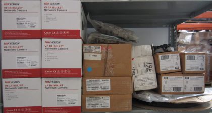 59 PZAS APROX MATERIALES ELECTRICOS Y ELECTRONICOS DIVERSOS