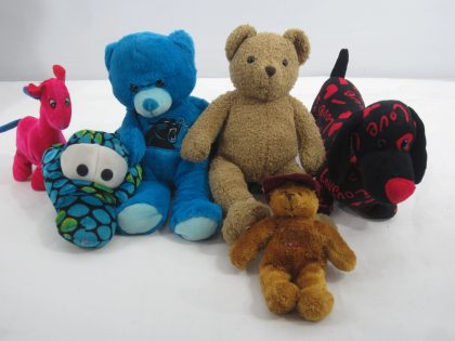 100 PZAS APROX PELUCHES USADOS