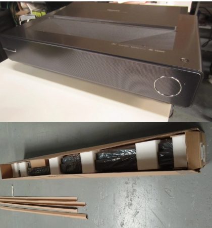 1 PROYECTOR CON PANTALLA BLANCA