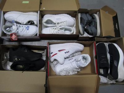 13 PZAS  APROX  DE TENIS DE MARCA