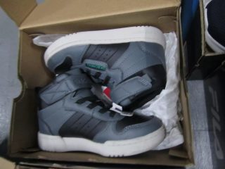 13 PZAS  APROX  DE TENIS DE MARCA