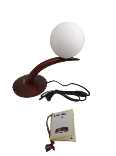 1  LÁMPARA DE PISO - 2 LÁMPARAS DE MESA