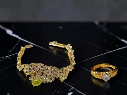 ANILLO CON PIEDRA BRILLANTE - PULSERA DE DISEÑO DE LEOPARDO  JOYERIA FINA DE BISUTERÍA DE ALTA RESISTENCIA Y DURABILIDAD.