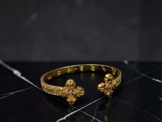 BRAZALETE DE ESTILO ABIERTO, JOYERIA FINA DE BISUTERÍA DE ALTA RESISTENCIA Y DURABILIDAD.