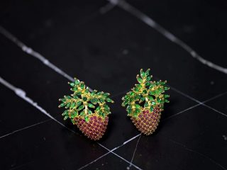 COLLAR CON MEDALLÓN ESTILO RELICARIO, JOYERIA FINA DE BISUTERÍA DE ALTA RESISTENCIA Y DURABILIDAD.
