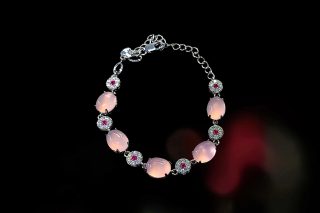 ANILLO CON CABUJÓN ROSA - COLLAR CON DIJE CABUJÓN ROSA -PULSERA CON CINCO CABUJONES ROSAS, JOYERIA FINA DE BISUTERIA DE ALTA RESISTENCIA Y DURABILIDAD.