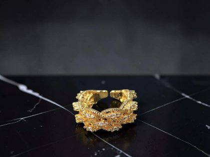 ANILLO BANDA ANCHA CON PATRON DE ENCAJE, JOYERÍA FINA DE BISUTERÍA DE ALTA RESISTENCIA Y DURABILIDAD.