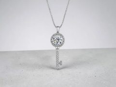 COLLAR CON DIJE DE LLAVE PLATA 925 MOISSANITA. 3.35 gr.