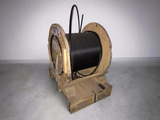 2 BOBINAS DE FIBRA ÓPTICA.