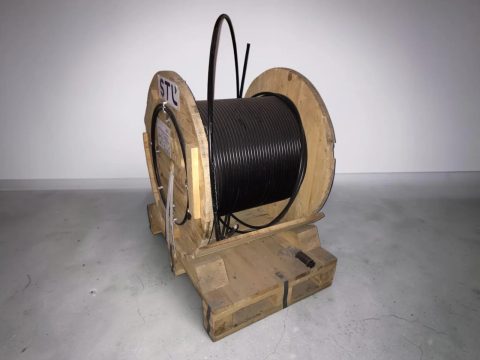 2 BOBINAS DE FIBRA ÓPTICA.