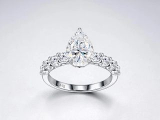 ANILLO DE PLATA 925 CON PIEDRA EN FORMA DE GOTA MOISSANITA. 2.87 gr.