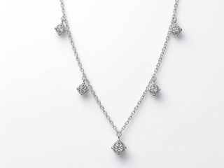 COLLAR CON 5 DIJES EN FORMA DE FLOR PLATA 925 MOISSANITA. 1.60 gr.
