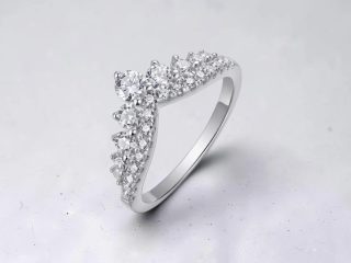 ANILLO EN FORMA DE TIARA PLATA 925 MOISSANITA. 2.48 gr.