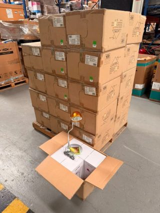APROX. 180 PZAS. DE LAMPARA DE MESA DHL-612 MARCA LAITING..