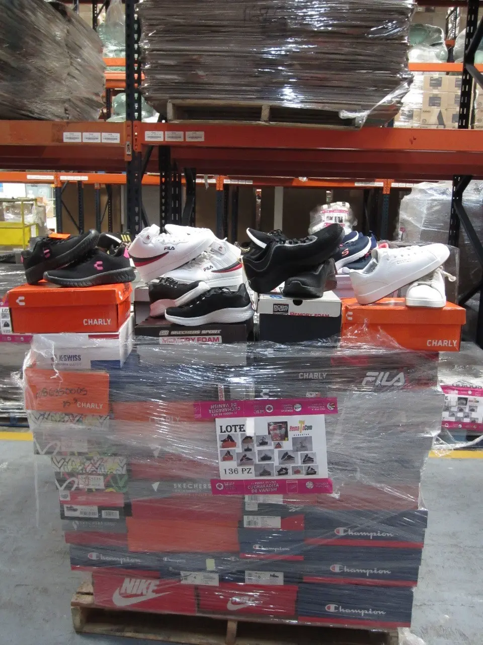 136 PARES DE TENIS DIVERSOS