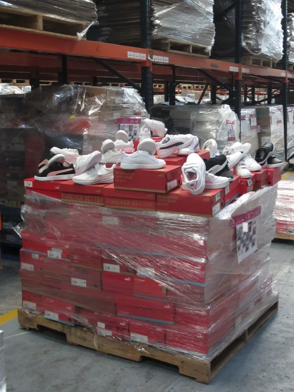 134 PARES DE TENIS DIVERSOS