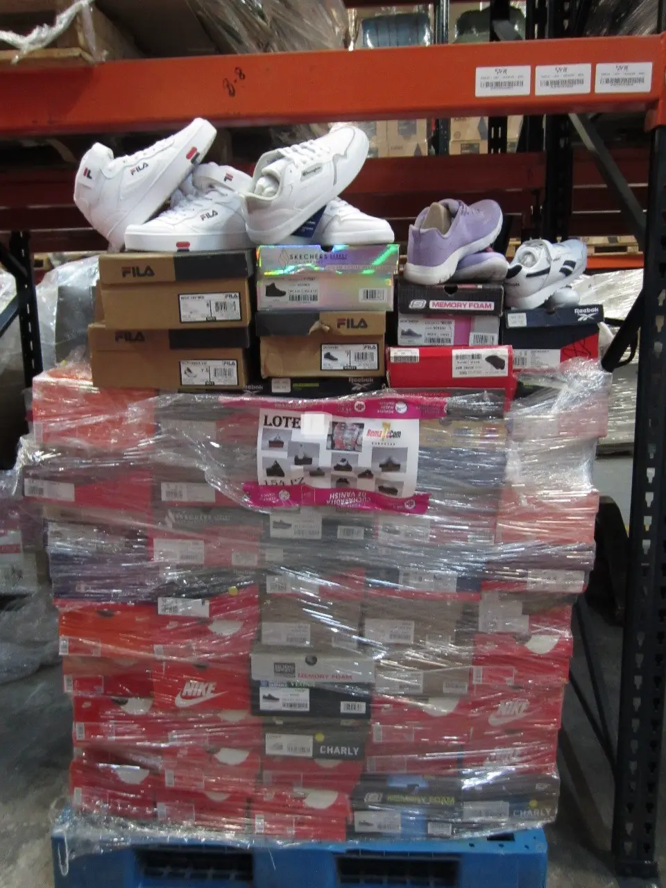 154 PARES DE TENIS DIVERSOS