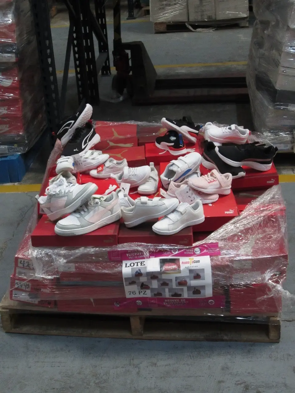 76 PARES DE TENIS DIVERSOS