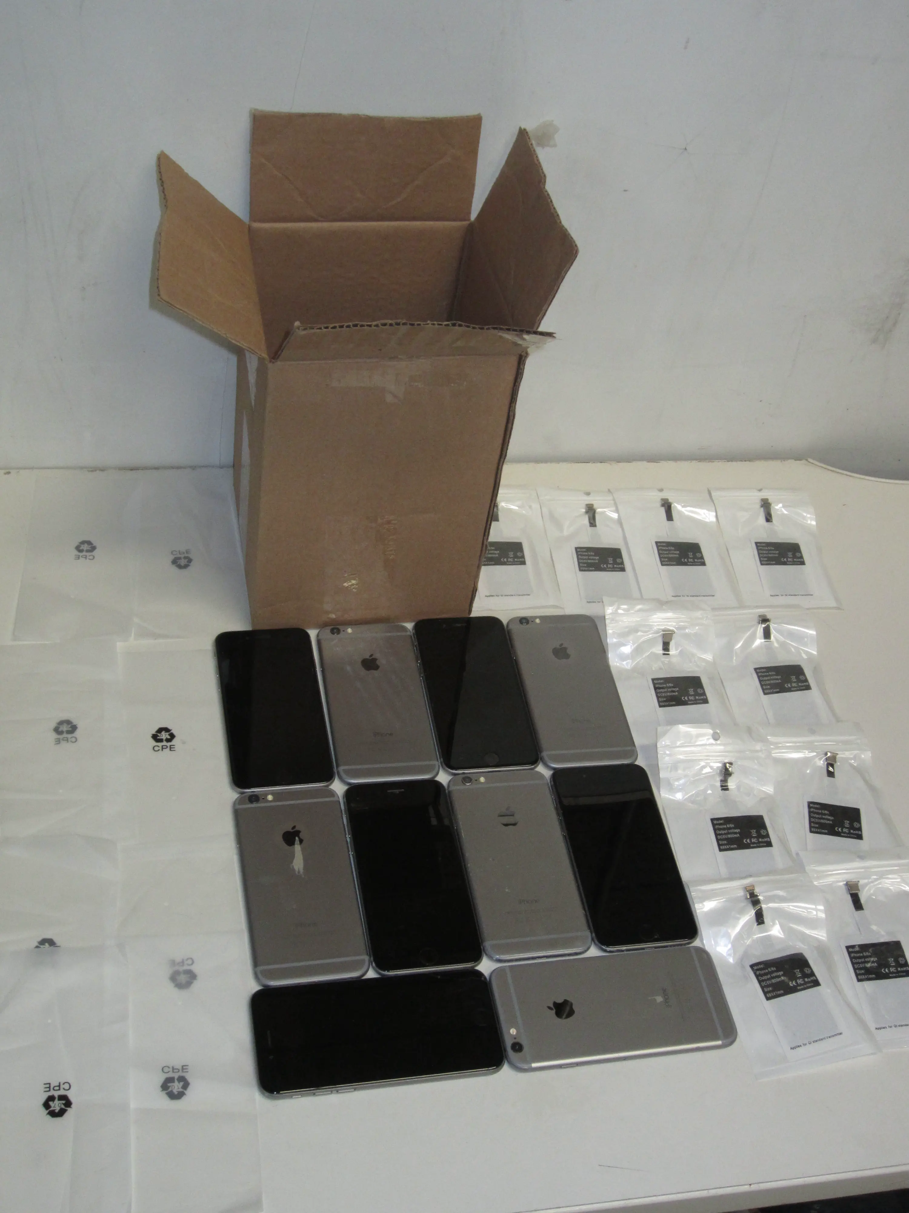 10 CELULARES iPHONE 6SE Y 10 CARGADORES INALÁMBRICOS TIPO PAD