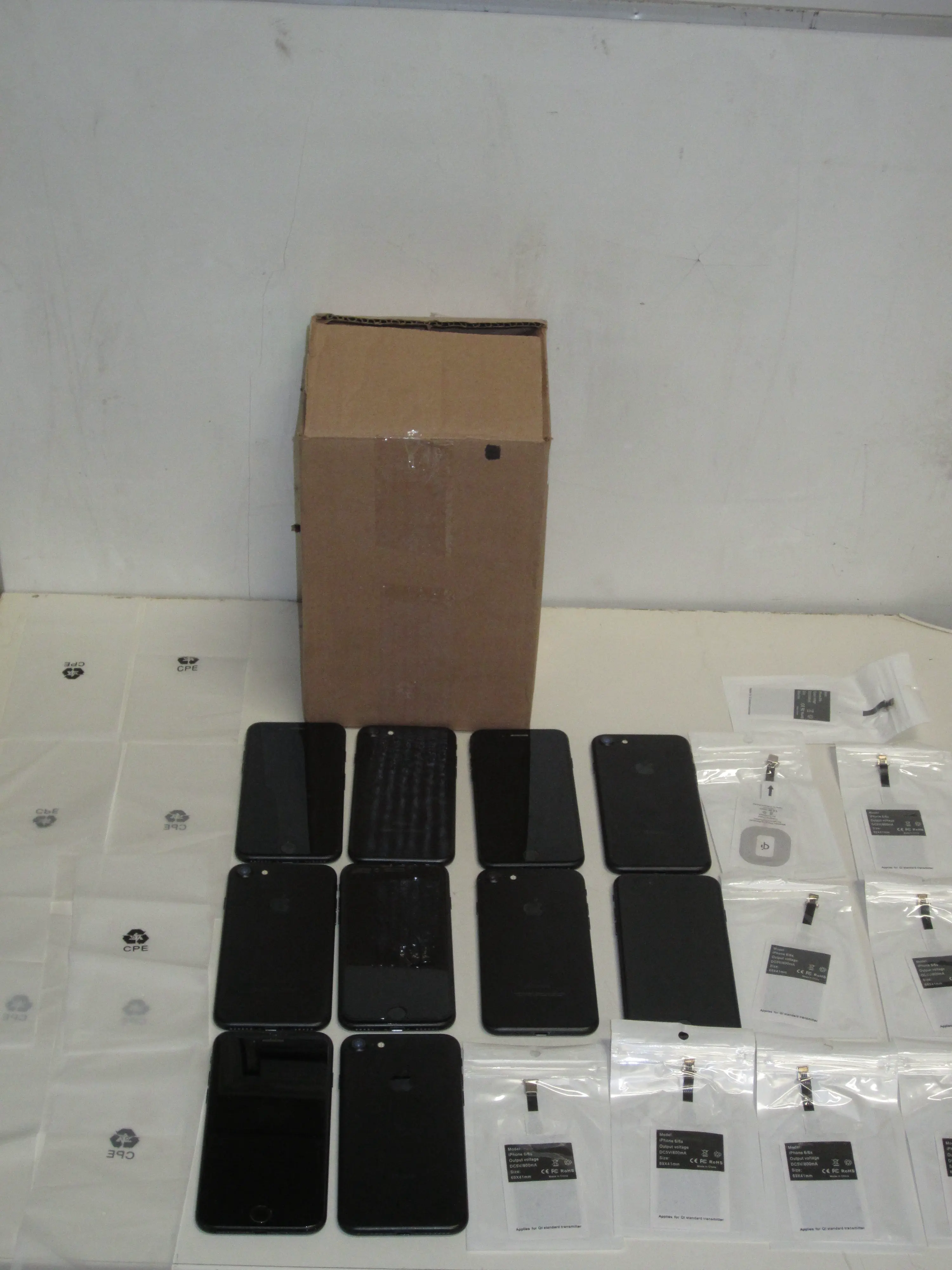 10 CELULARES iPHONE 7 Y 10 CARGADORES INALÁMBRICOS TIPO PAD