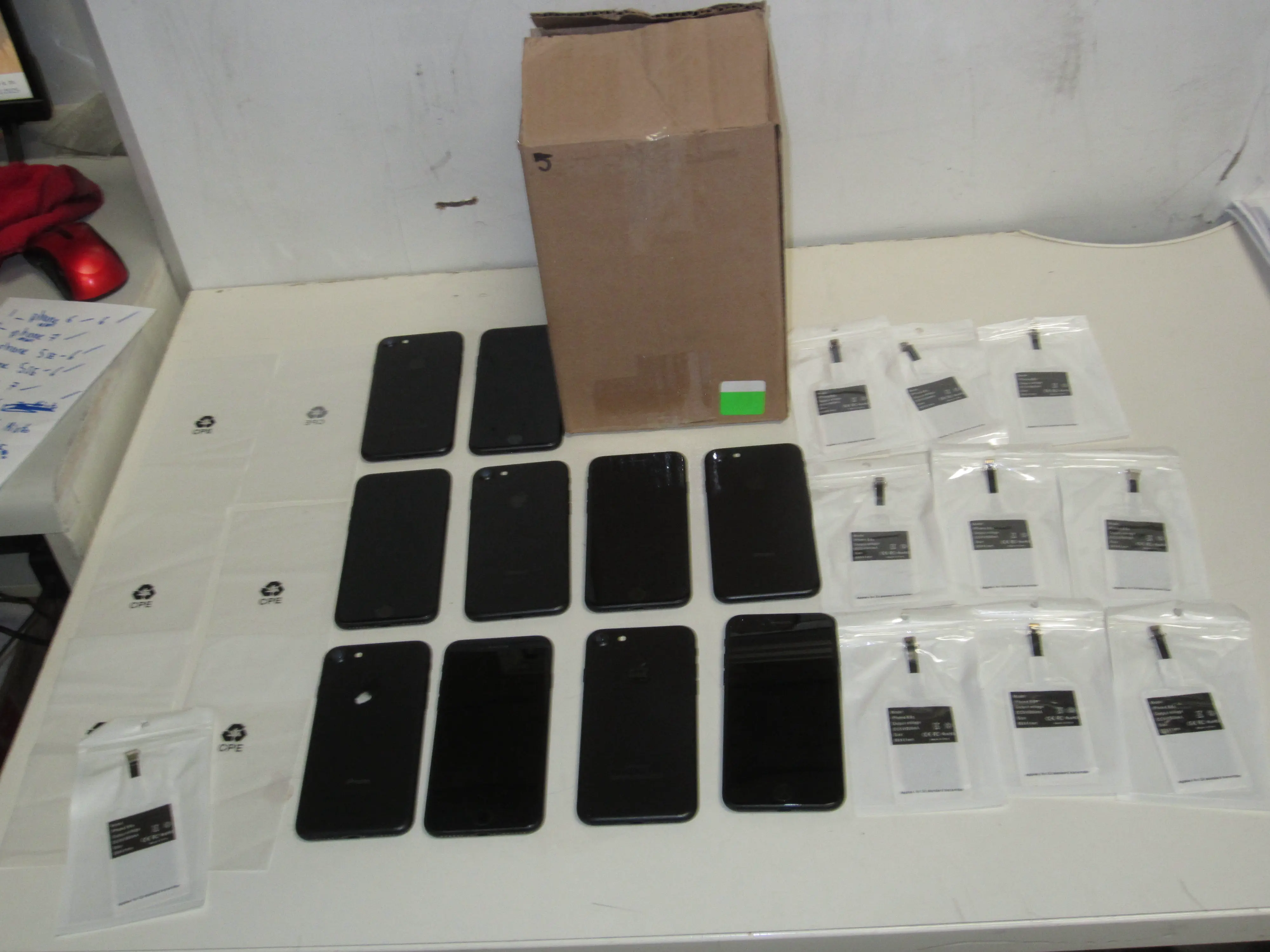 10 CELULARES iPHONE 7 Y 10 CARGADORES INALÁMBRICOS TIPO PAD