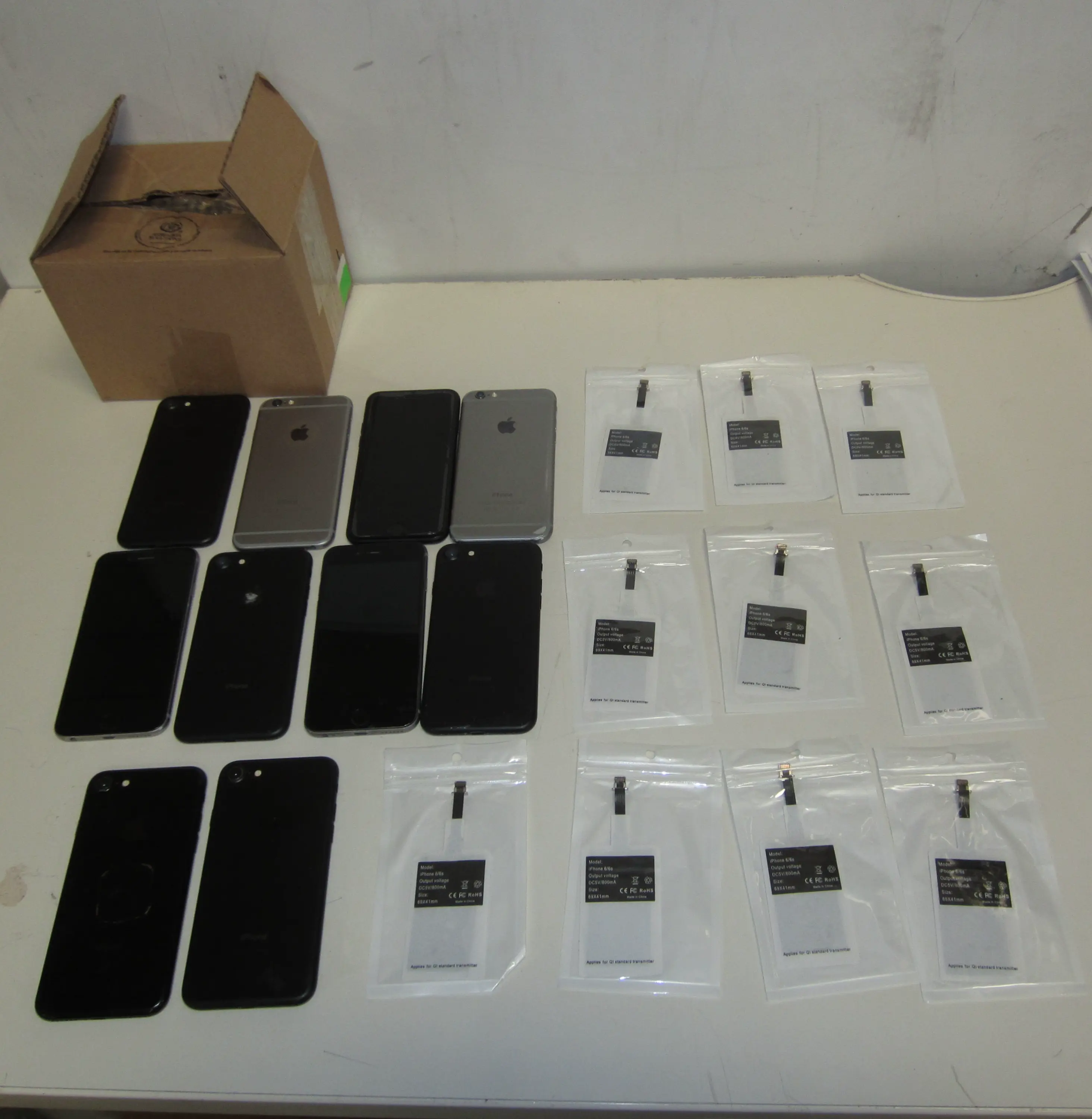 10 CELULARES iPHONE 6SE y iPHONE 7 MIXTO Y 10 CARGADORES INALÁMBRICOS TIPO PAD