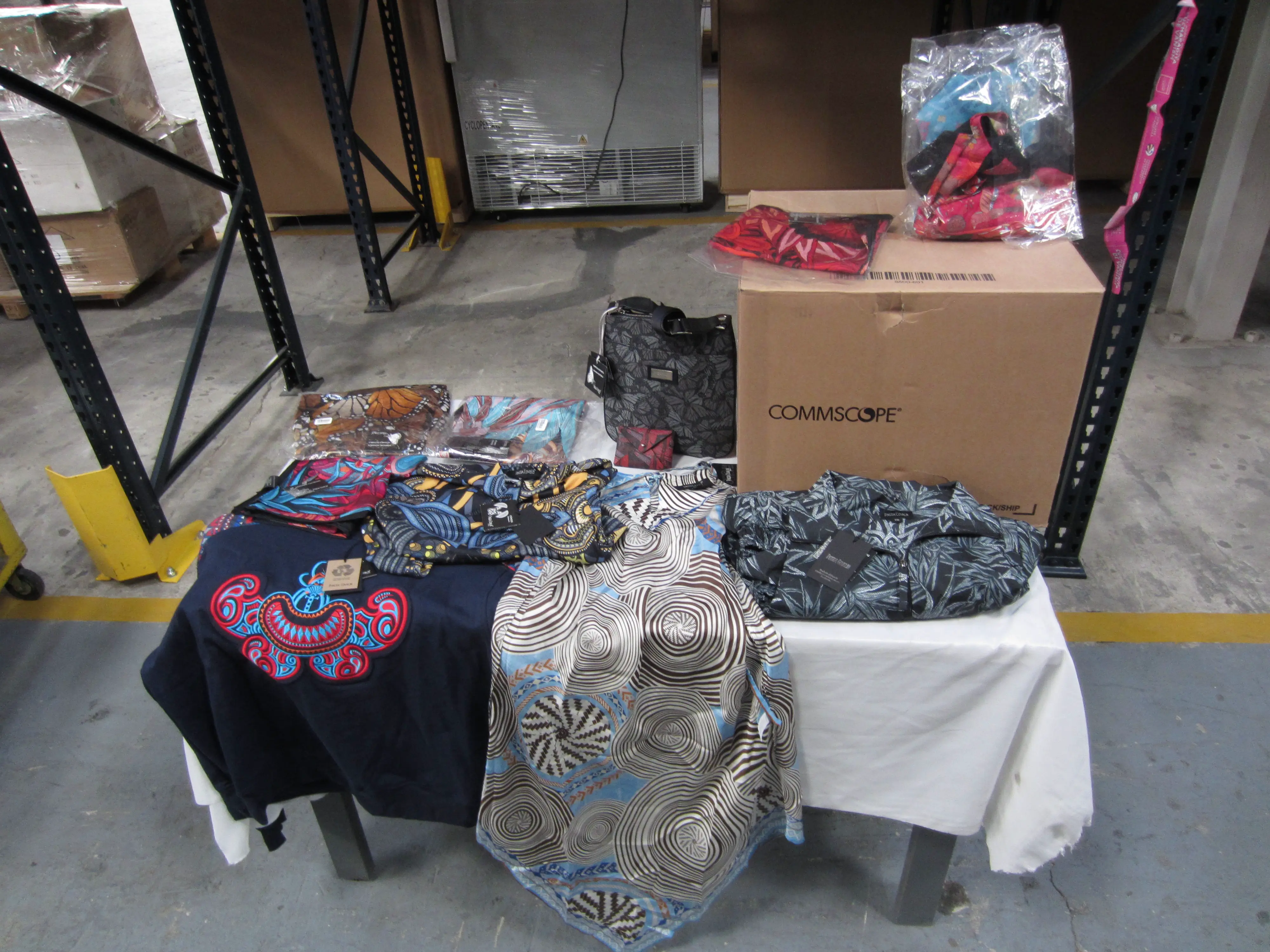 13 PZAS ROPA Y ACCESORIOS NUEVOS DE MARCA RECONOCIDA