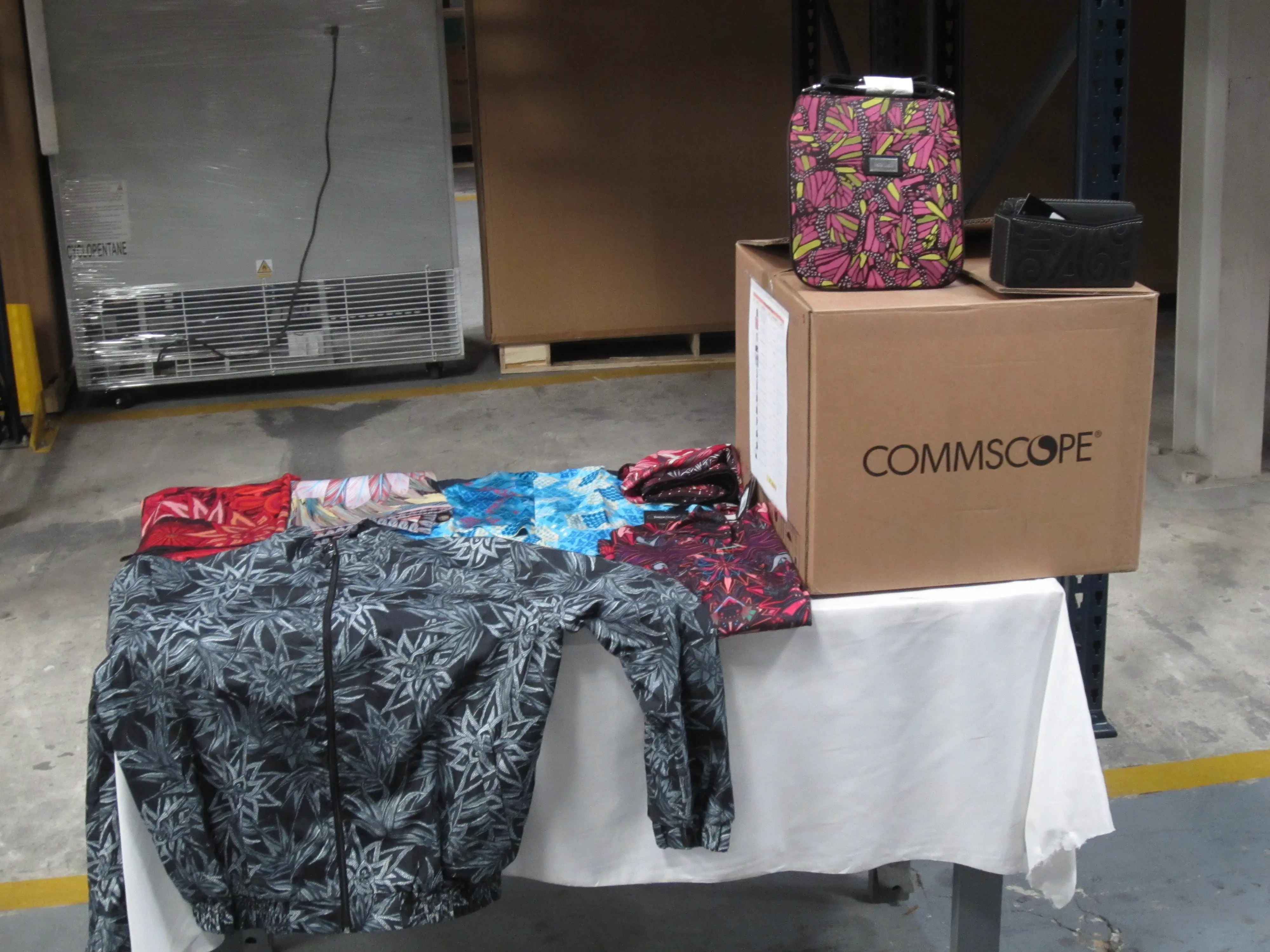 13 PZAS ROPA Y ACCESORIOS NUEVOS DE MARCA RECONOCIDA