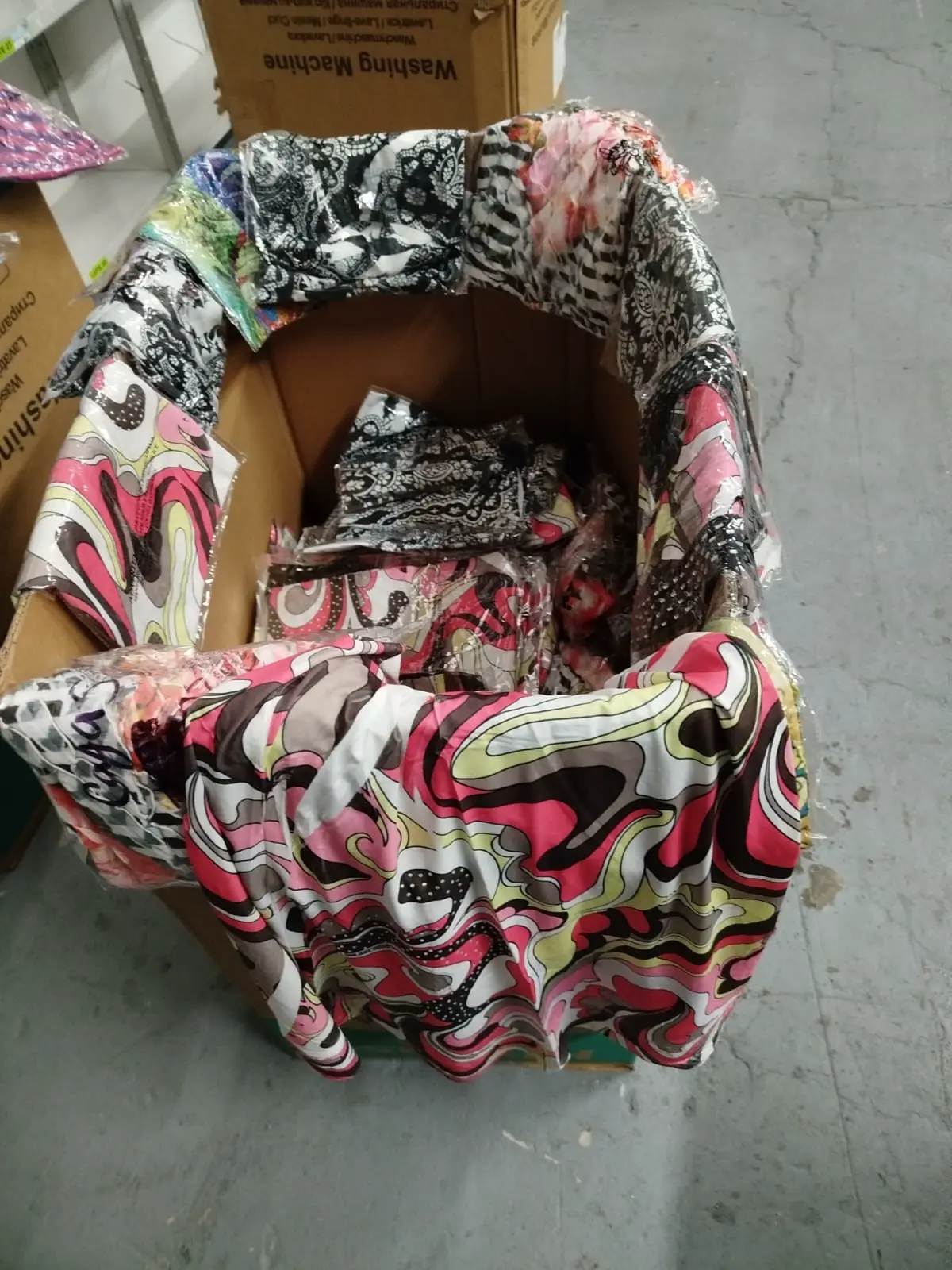 200 PZAS VESTIDOS DIVERSOS EN DIFERENTES ESTILOS Y COLORES