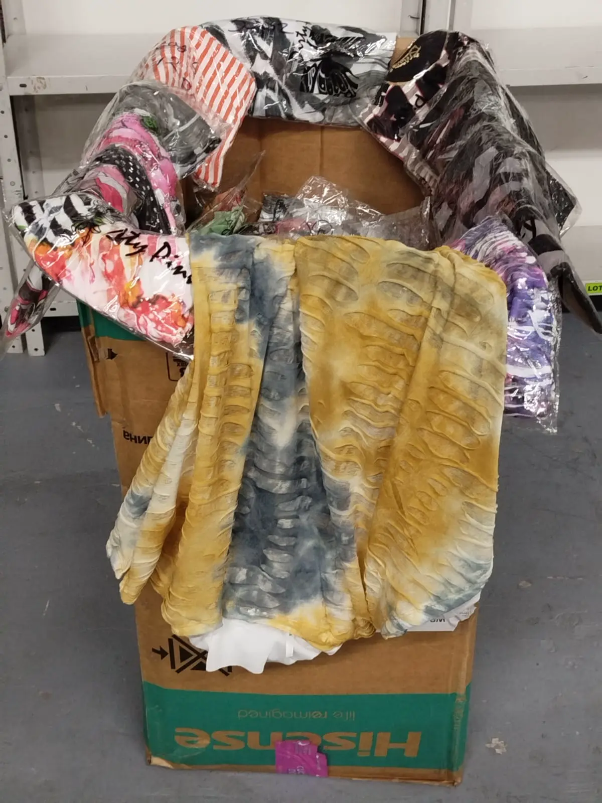 200 PZAS VESTIDOS DIVERSOS EN DIFERENTES ESTILOS Y COLORES