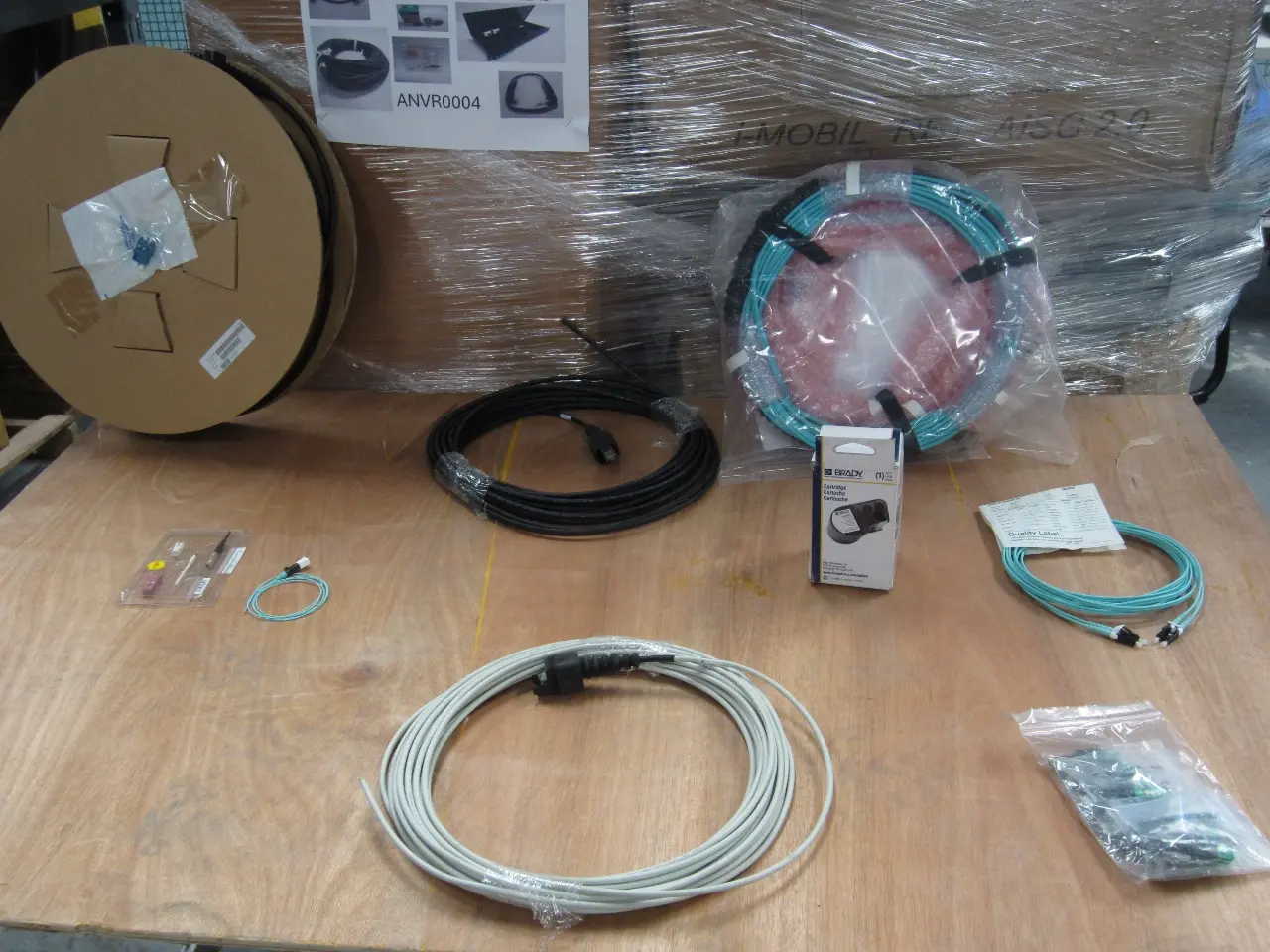 858 PZAS APROX MATERIALES ELÉCTRICOS