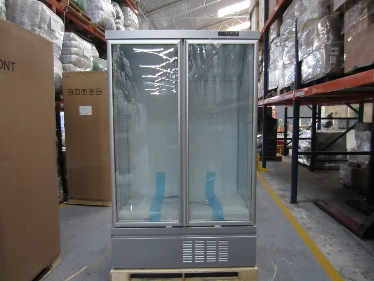 1 CONGELADOR VERTICAL