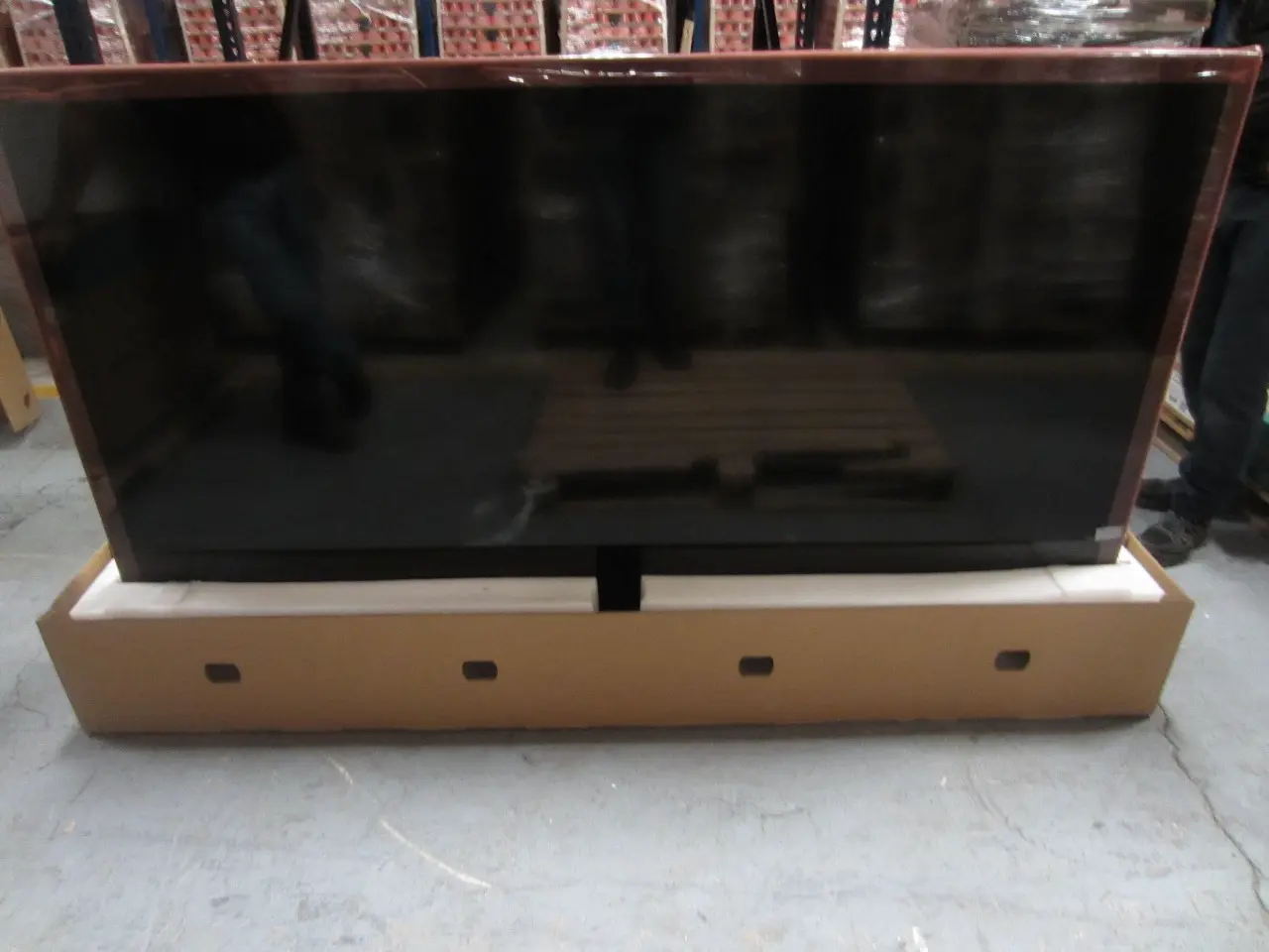 1 PANTALLA DE 85 PULGADAS