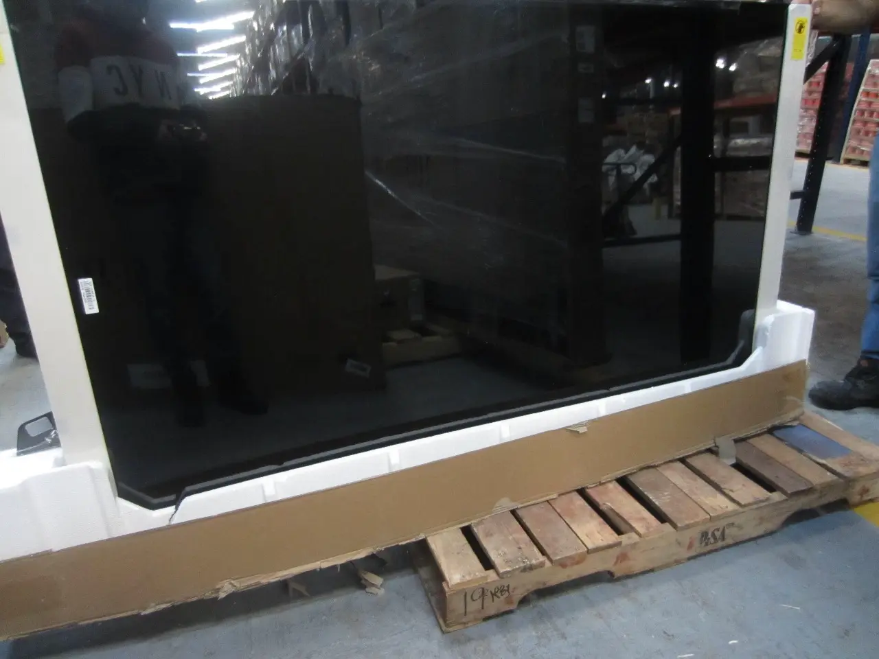 1 PANTALLA DE 85 PULGADAS